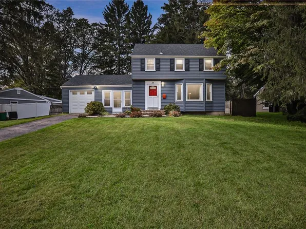 19 South Drive, Hyde Park, NY 12538