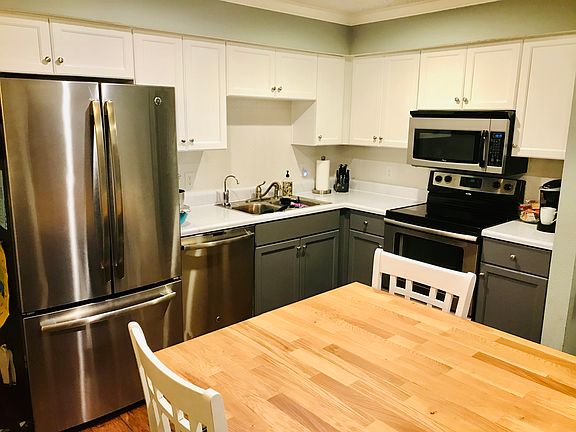 3rd image of 502 Tuxedo Ct