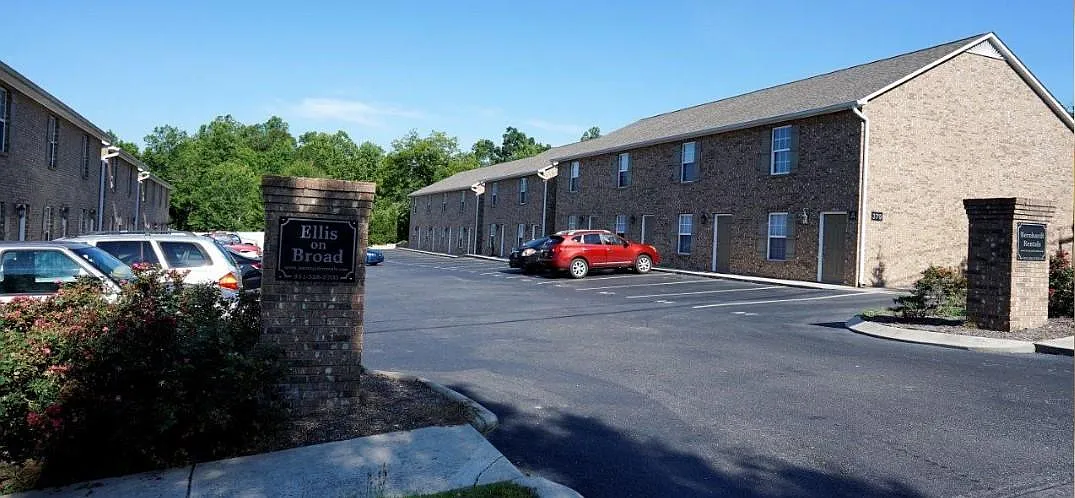 2 bed, 2.5 bath, 1250 sqft, $1,200 — Photo 1