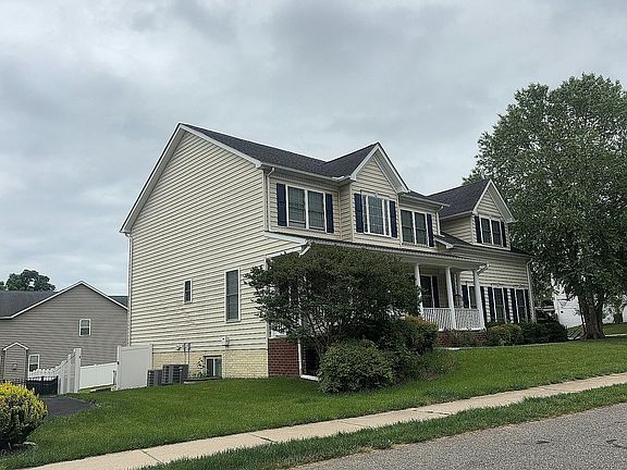 3rd image of 3688 Middle Ground Ct