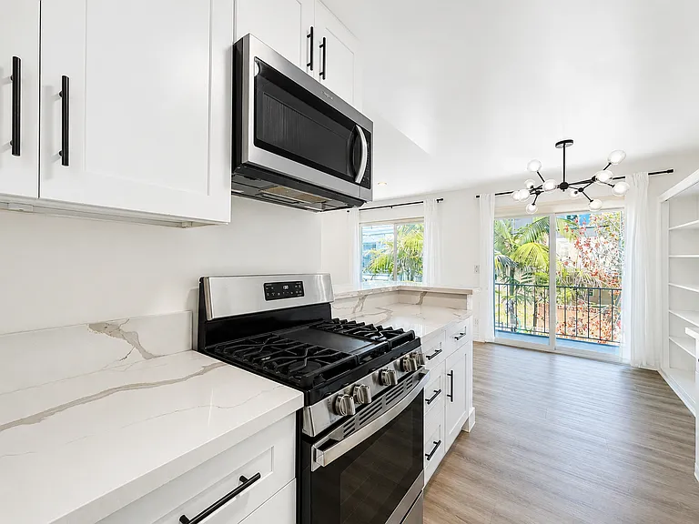1326 Wellesley Ave — Photo 11