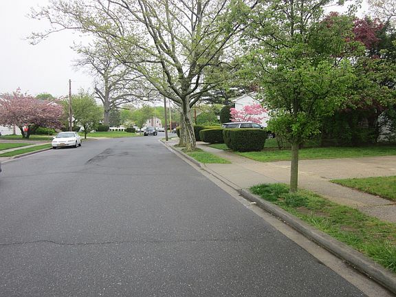 5th image of 427 Holly Pl