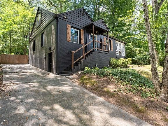 4th image of 2597 Elsinore St