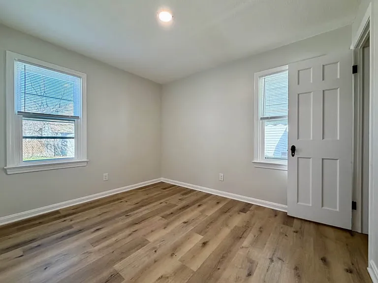 20451 Morris Ave — Photo 7