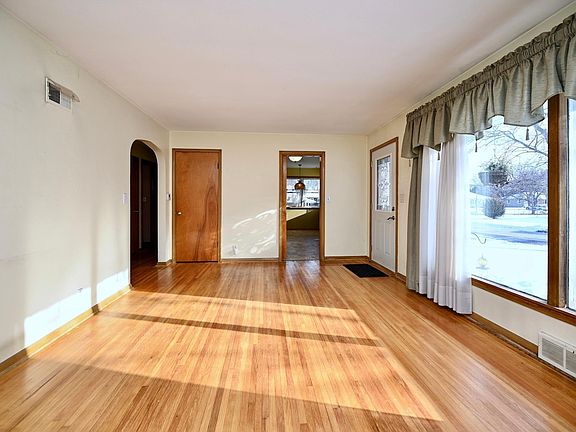 5th image of 1462 Park Ln