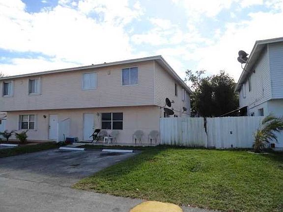 2nd image of 27 NE 12th Ave #27