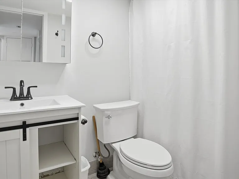 20 Stuart Ct — Photo 32