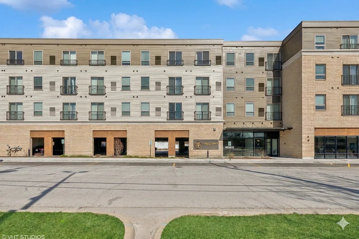 Building Photo - One Fifty Seven Oak Forest