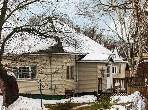 826 1st Ave, Cadillac, MI 49601