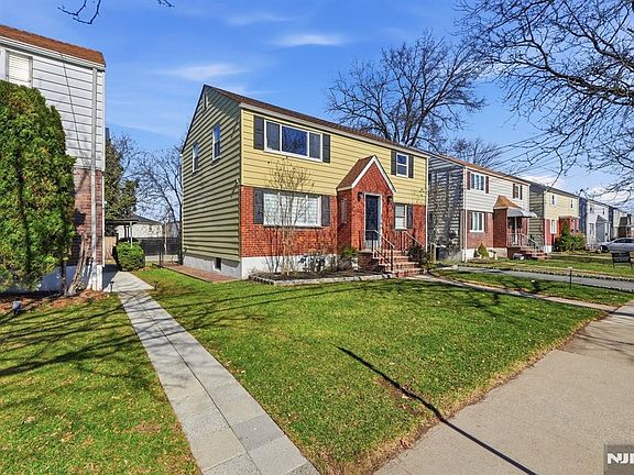 2nd image of 73 Macarthur Ave