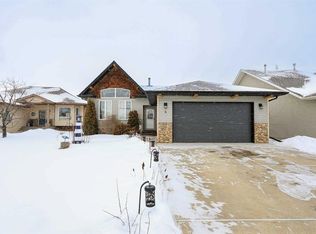 4 S Holbrook Pl, Sylvan Lake, AB T4S2P2