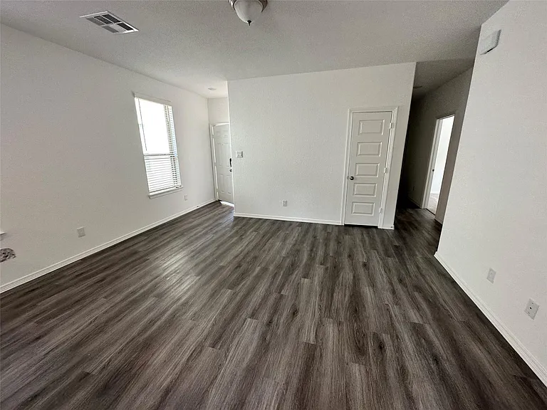 16580 Moss Ln — Photo 3