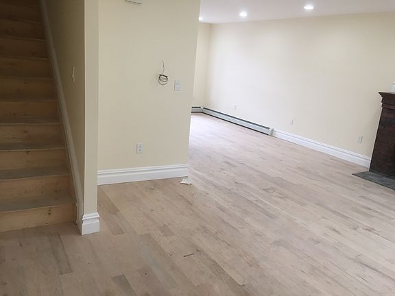 4th image of 11422 202nd St