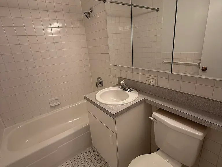 1470 1st Ave #8H — Photo 4