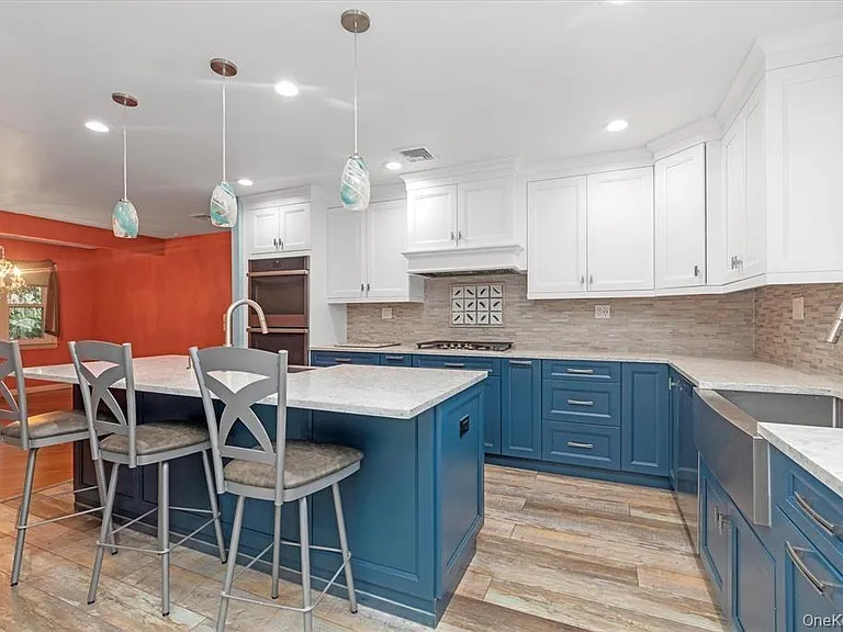 709 Carlyle St — Photo 12