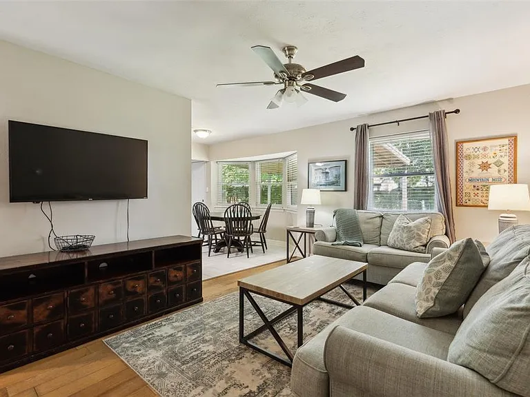 1202 Johns Dr — Photo 1