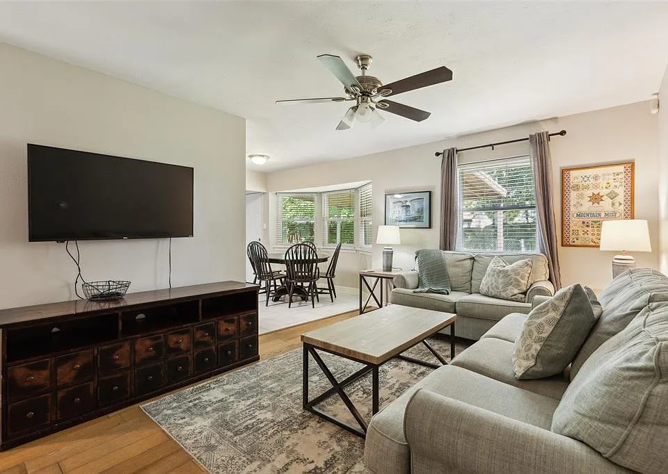 1202 Johns Dr