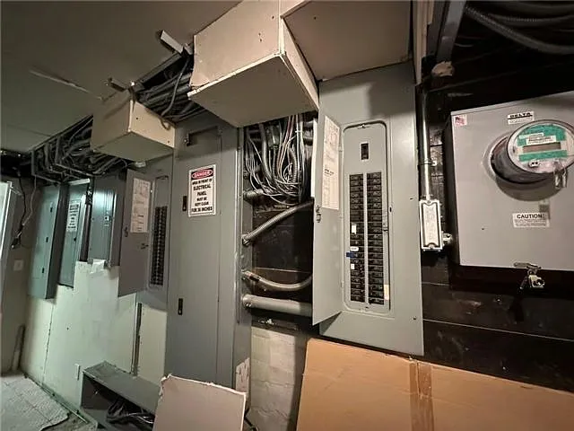 Studio, $30,000 — Photo 4