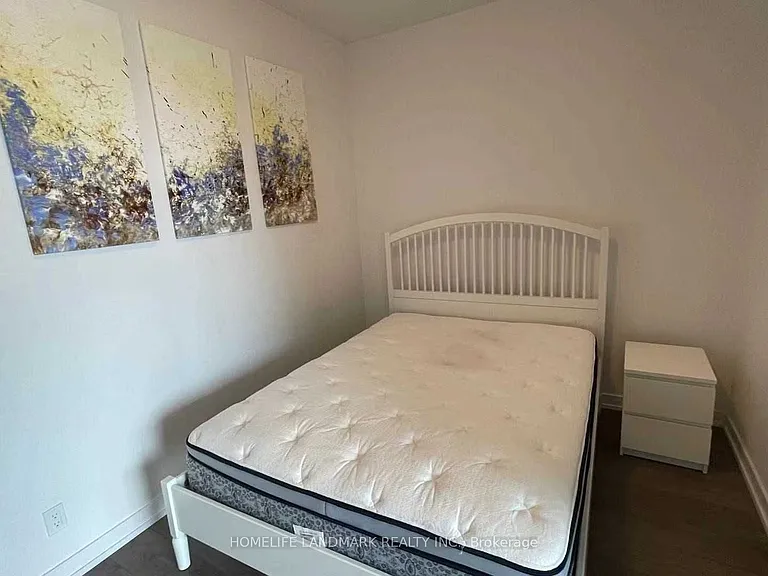 297 College St #Penthouse 3 — Photo 4