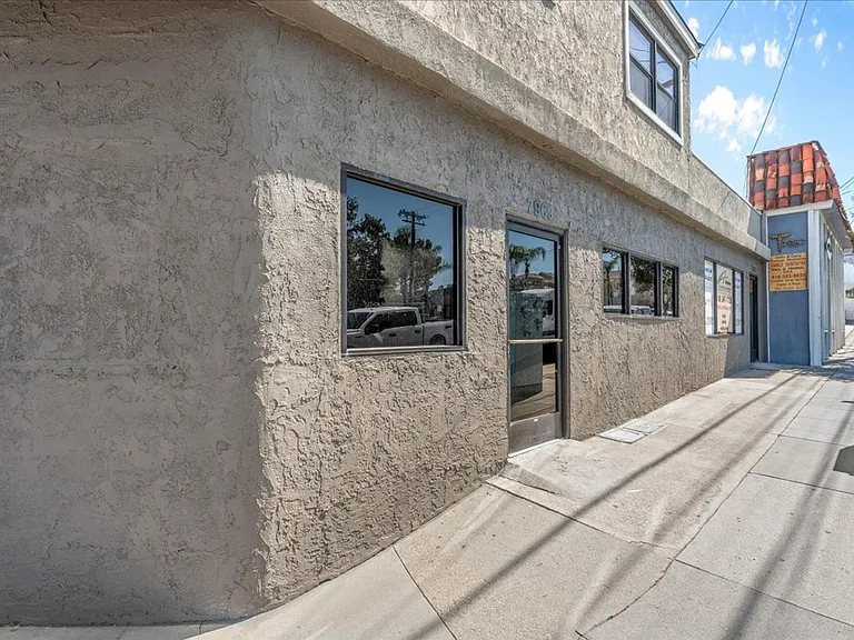 7969 Foothill Blvd — Photo 7