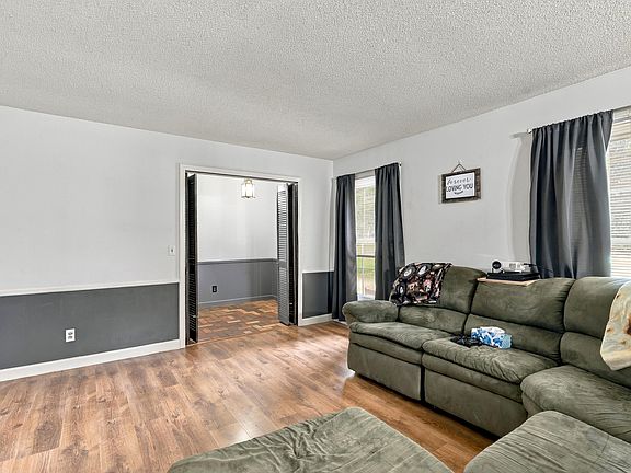 5th image of 419 Michael Ct
