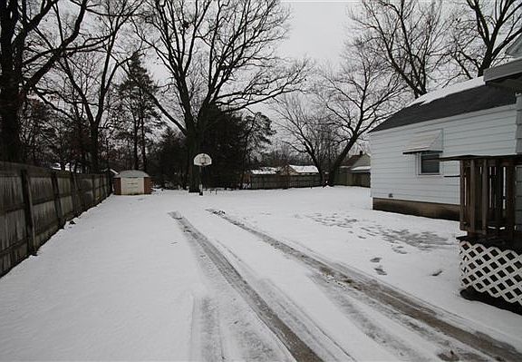 PARKING AND BACK YARD