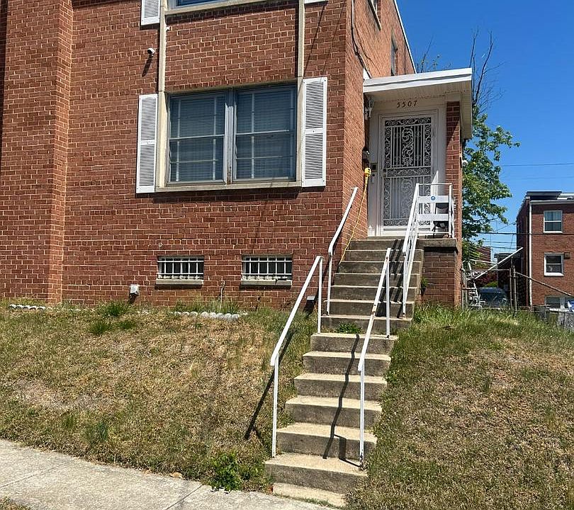 1st image of 5507 5th St NE