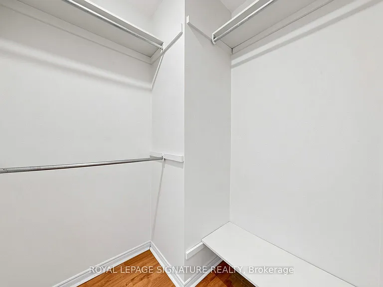 1634 Fairfield Cres #MAIN — Photo 19