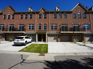 39797 Rockcrest Cir, Northville, MI 48168