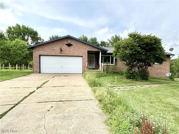 4807 Echolake Dr NW, North Canton, OH 44720