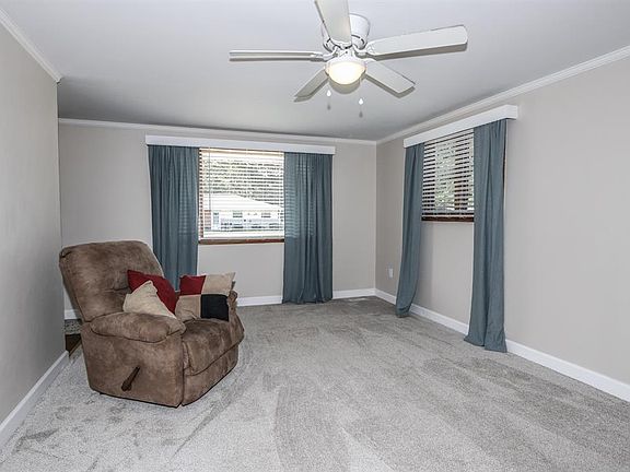 5th image of 321 Winnimac Ave