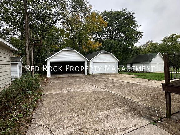 4th image of 838 1/2 E Centerway St