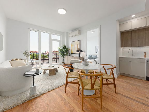 2nd image of 2715 Fulton St #202
