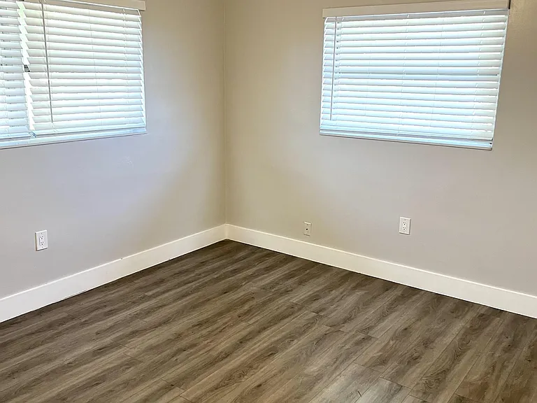 1500 NE 50th Ct — Photo 6