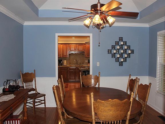 2nd image of 3337 Lake Shore Dr