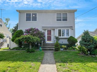 12 Streuli Ct, Elmwood Park, NJ 07407