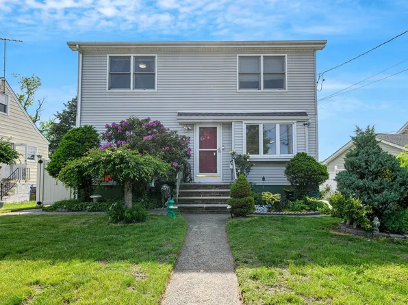 12 Streuli Ct, Elmwood Park, NJ 07407