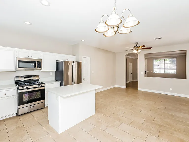 486 Kirkstone Way — Photo 6