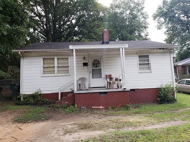 1st image of 812 Adams Ct