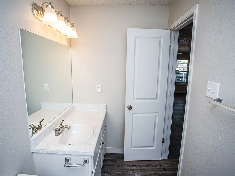Saddlewood Apartments — Photo 82