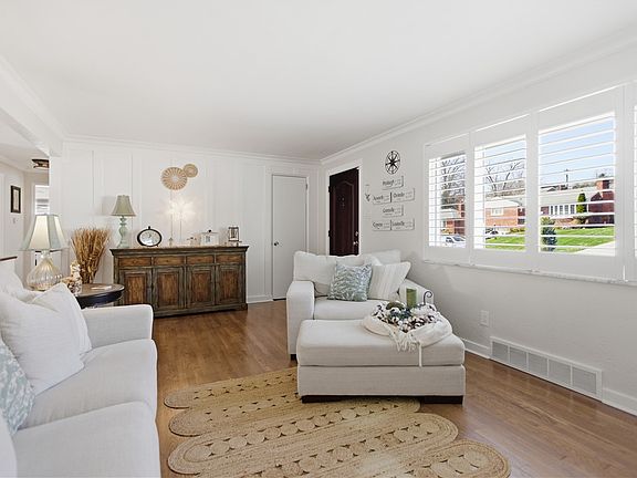 3rd image of 4353 E Barlind Dr
