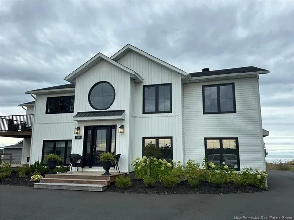 251 Bayshore Dr, Bathurst, NB E2A 6A5