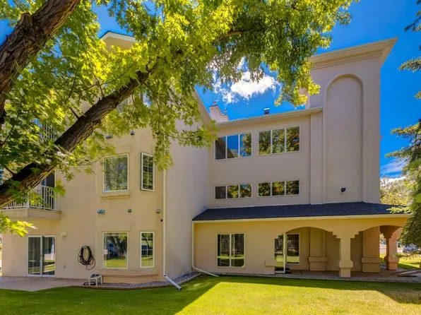 7 W Lineham Ave #202, Okotoks, AB T1S 1Z2