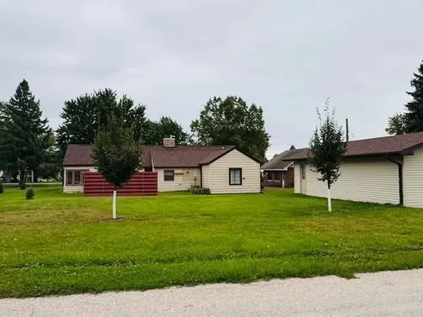 109 N 4th St, Mallard, IA 50562