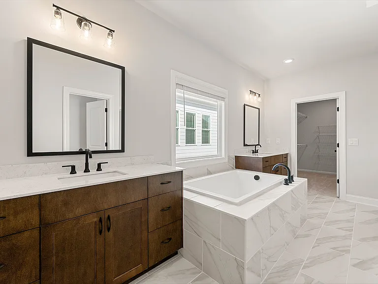 114 Stonehouse Dr — Photo 18