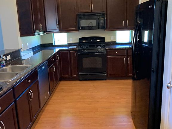 3rd image of 170 Briarwood Dr