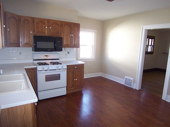 3rd image of 2515 Virginia St