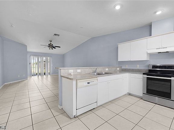 2nd image of 524 NE 24th Pl