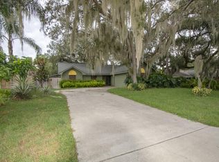 310 10th St SW, Vero Beach, FL 32962