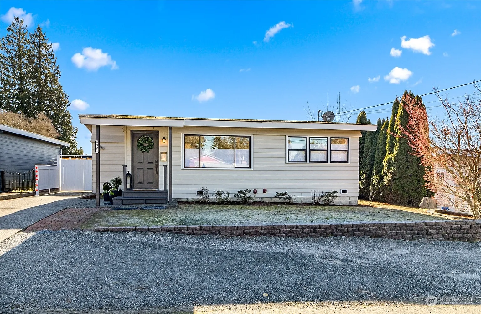 2321 NE 9th Place photo 1